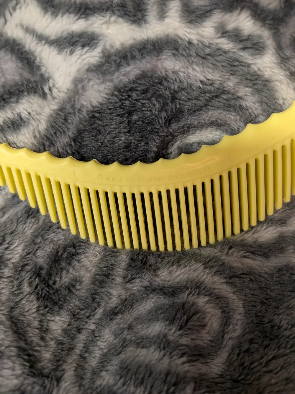 Yellow Seahorse-Shaped Hair Comb